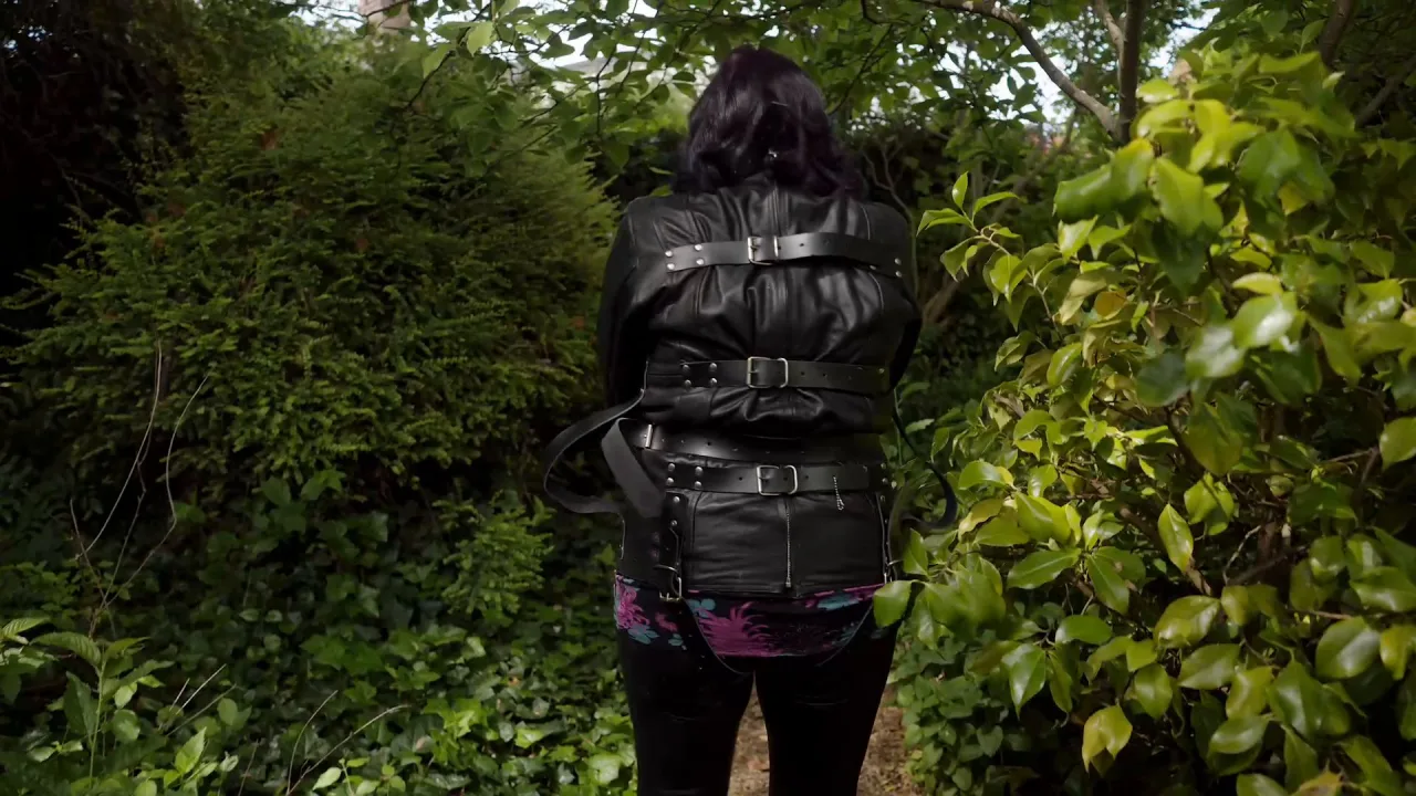 Temptress Kate – Straightjacket Sunday Jul 18 2025